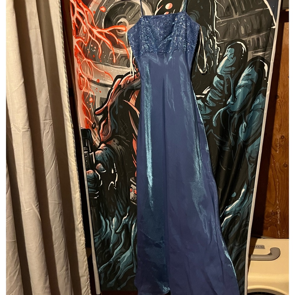 Betsy & Adam Vintage Women’s Long Gown Size 4.